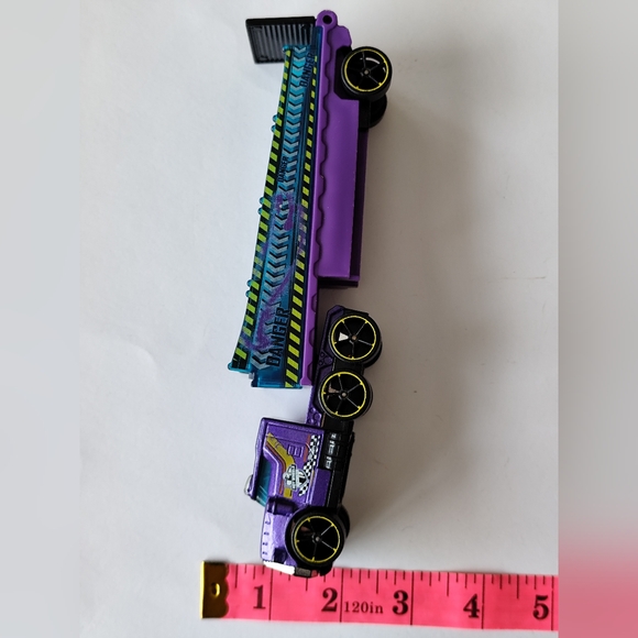 Hot Wheels 2013 Purple Rumble Road Truck Cab #68 and Trailer - Picture 5 of 13
